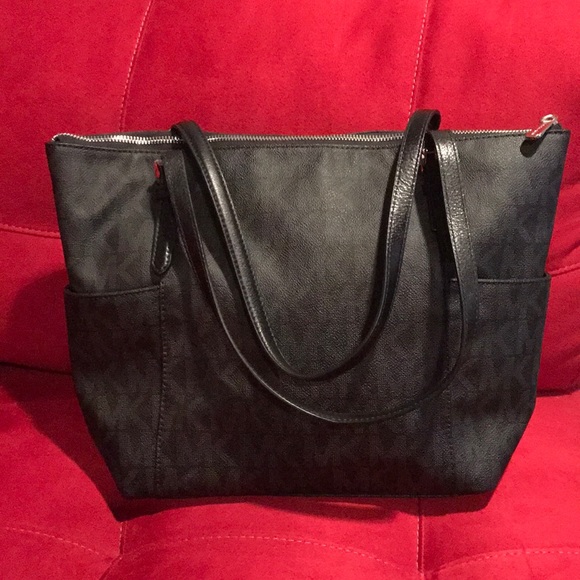 Authentic brand new michael Kors Tote - Picture 2 of 4